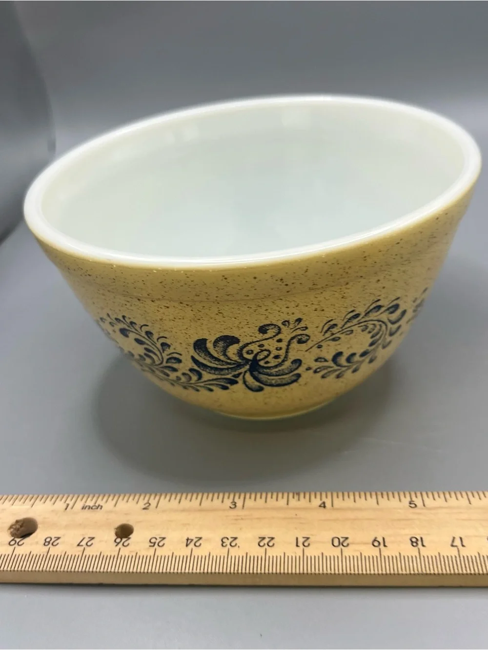 Vintage 70s Pyrex Homestead #401 Mixing Bowl 6in - 1.5 pt Tan w/ Blue Speckle